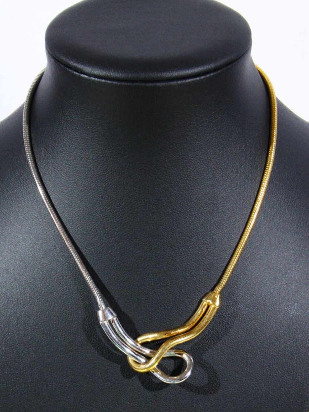Vintage Crown Trifari Two-Tone Interlocking Loop Choker Necklace - Picture 3 of 7